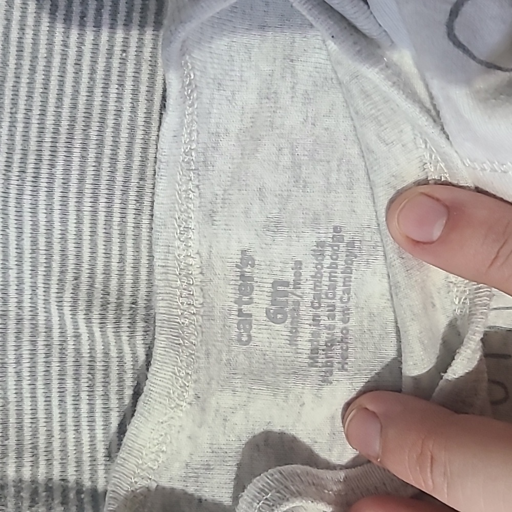 6m carter's onsies - Picture 4 of 4